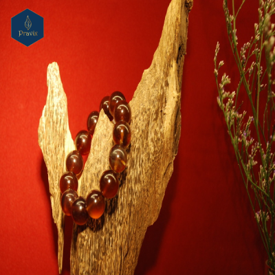 Vòng tay hổ phách nâu trong