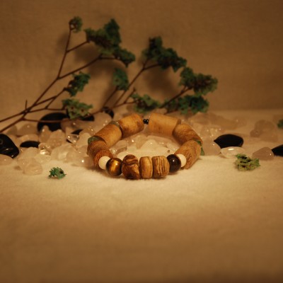 Vòng tay trầm phối đá Favortable 70