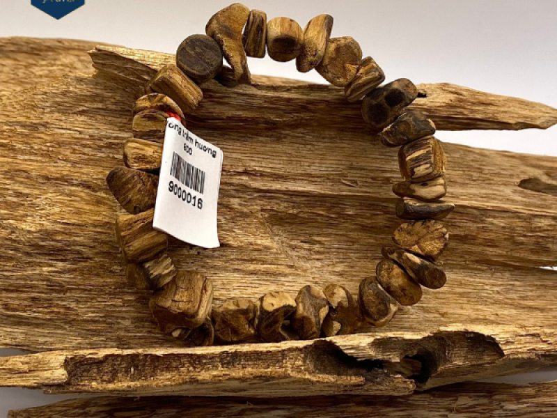 Vòng trầm hương 800