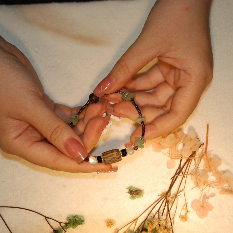 Vòng trầm phối đá Carpentry 190