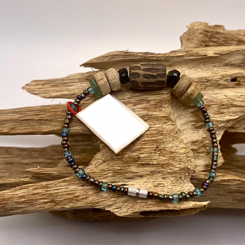 Vòng trầm phối đá Carpentry 190