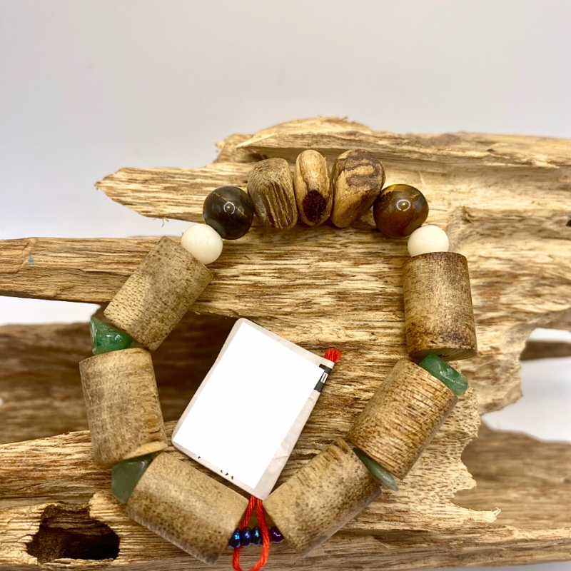 Vòng tay trầm phối đá Favortable 70